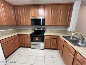 Building Photo - 824 Black Cherry Dr S