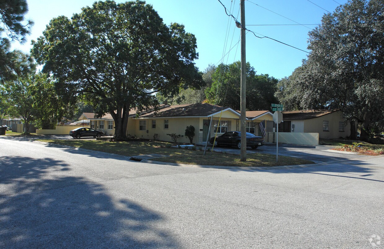 Primary Photo - 139 SE Jefferson Cir N