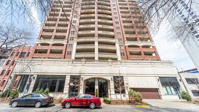 Building Photo - 828 W Grace St