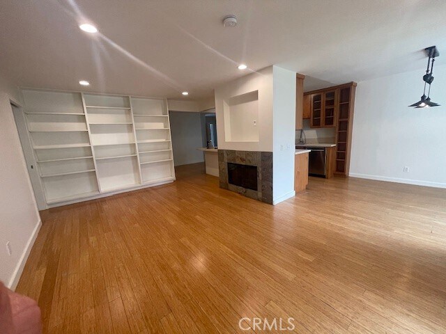 Building Photo - 1124 N La Cienega Blvd