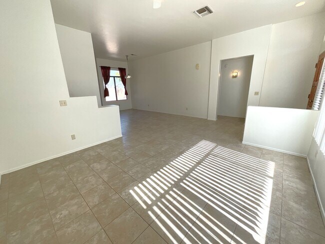 Foto del edificio - Convenient Eastside location on cul-de-sac