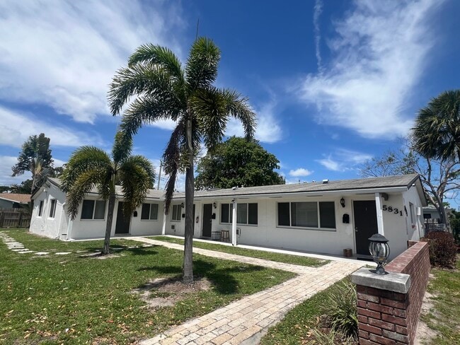 Foto del edificio - 5831 NE 18th Ave