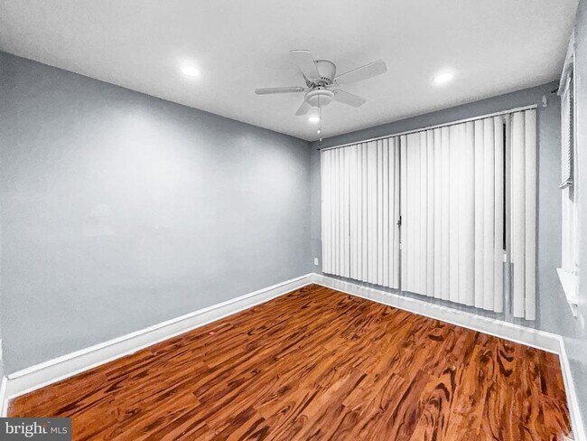 Foto del edificio - 4644 G St