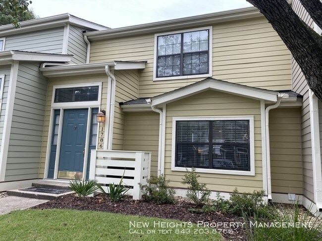 Building Photo - Charming townhome in Montclair