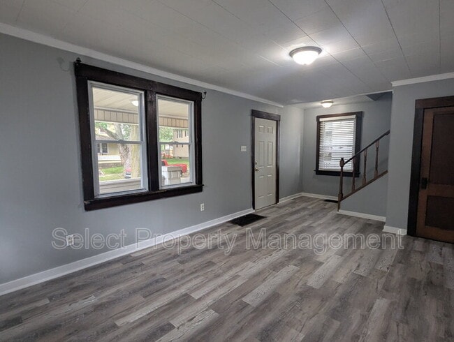 Building Photo - 2129 Thompson Ave