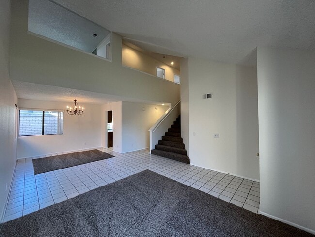 Foto del edificio - MOVE-IN READY 4+2.5 w/family room + large primary suite!