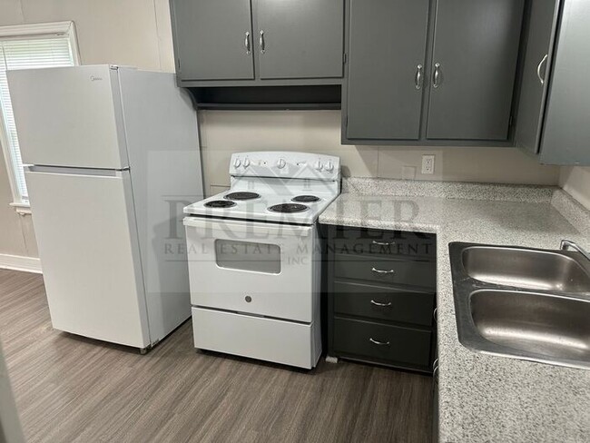 Foto del edificio - 11503 Hackett St, Sugar Creek, MO 64054 -R...
