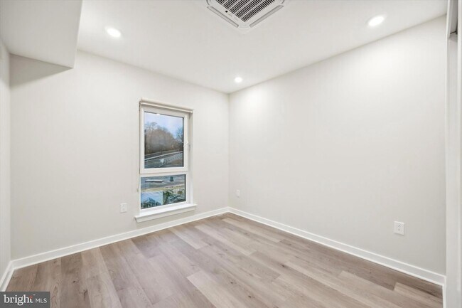 Foto del edificio - 3449 Scotts Ln