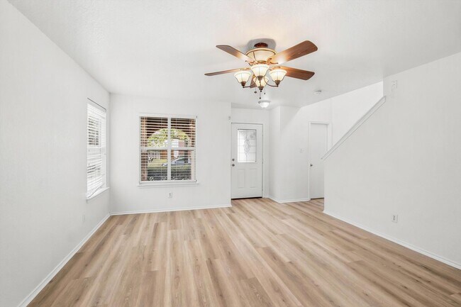 Foto del edificio - Freshly Painted 3 bedroom home!