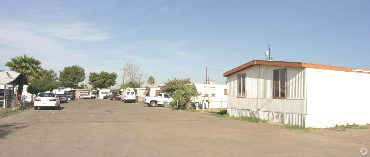 Primary Photo - Desert Isle Mhp-33 Spaces