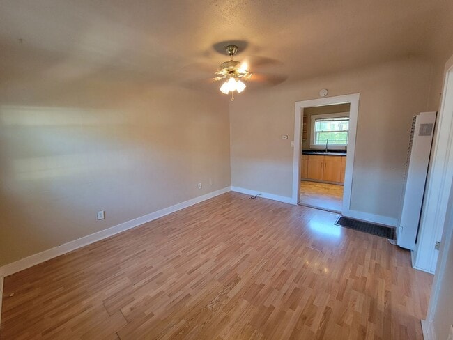 Foto del edificio - Adorable 2 bed 1 bath home in Woodland CA