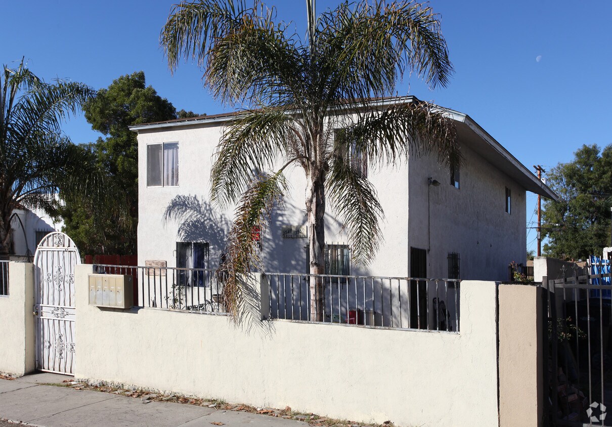 Primary Photo - 3548-3550 Van Dyke Ave