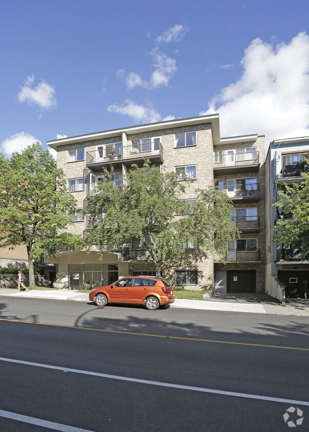 Primary Photo - 3330 Édouard-Montpetit