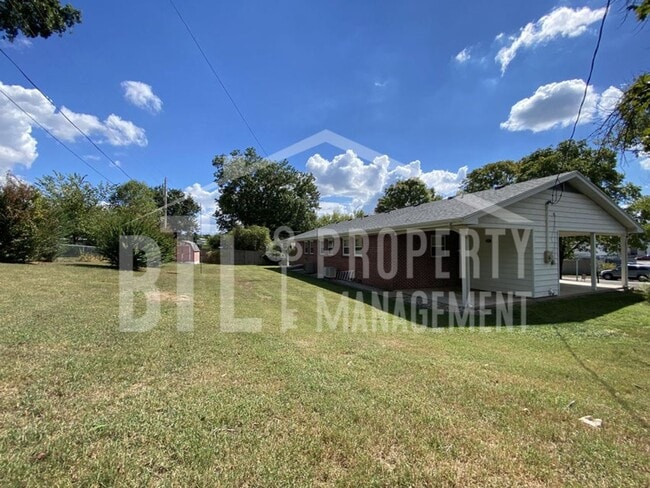 Building Photo - Beautiful Duplex in Branson