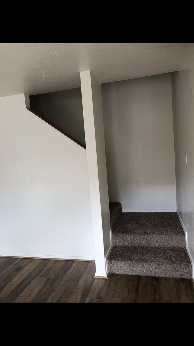 Building Photo - 2402 Toro Ln