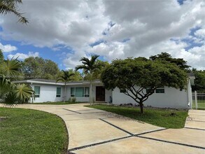 Building Photo - 9401 SW 69th Ct