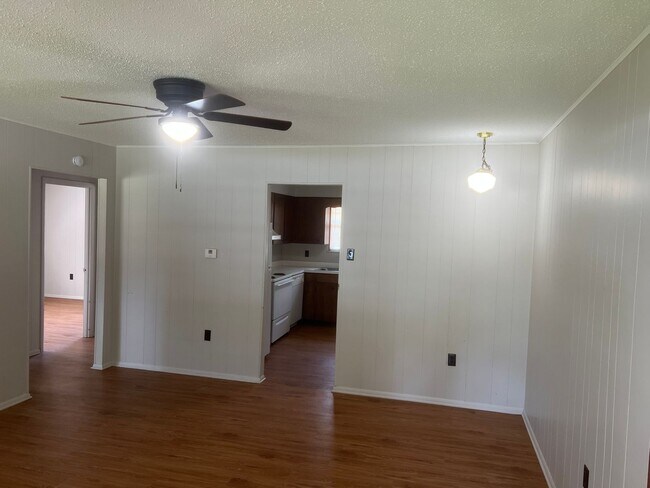 Foto del edificio - 2 Bed 1 Bath Duplex