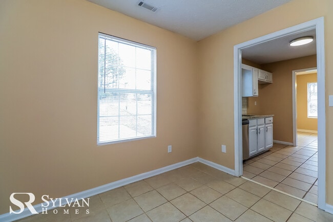 Building Photo - Charming 3BR 2BA ranch home is waiting for...
