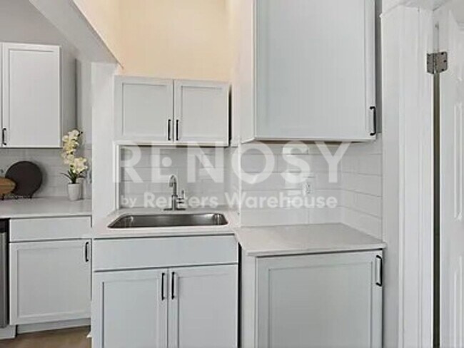 Foto del edificio - 2BD/1BA Duplex in Minneapolis Available Now!