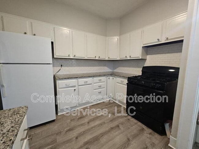 Building Photo - 6404 Harrison Ave