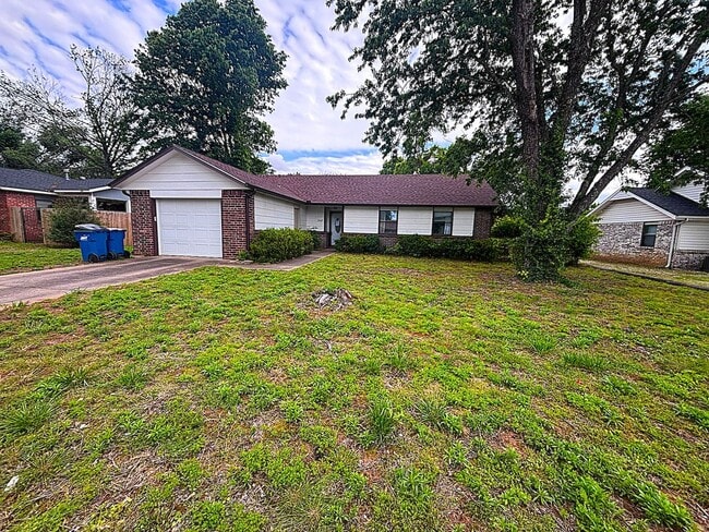 Building Photo - 3 Bedroom Single Family Home In Bentonville!