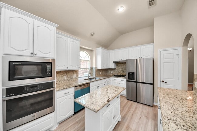 Building Photo - 10007 Adobe Dr