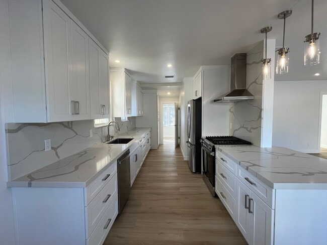 Foto del edificio - Remodeled Valley Village home w/3+1 + offi...