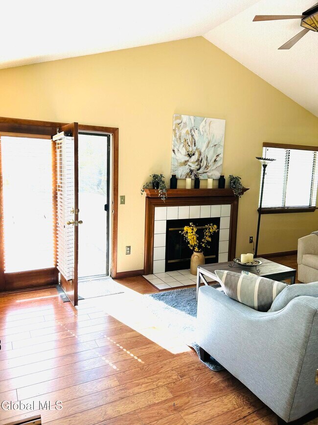 Foto del edificio - 212 Yorktown Dr