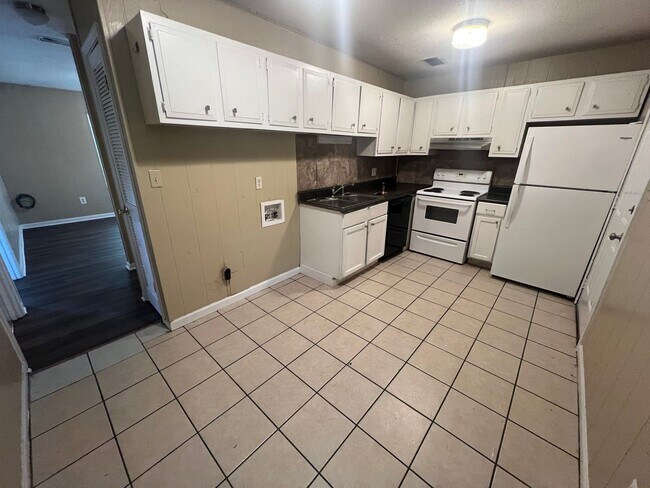 Foto del edificio - 2 Bedroom 1 Bathroom Duplex in Winterville!