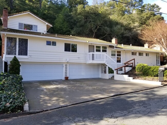 Photo - 2074 Donald Dr House