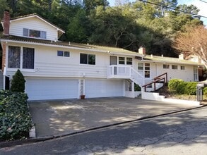 Building Photo - 2076 Donald Dr
