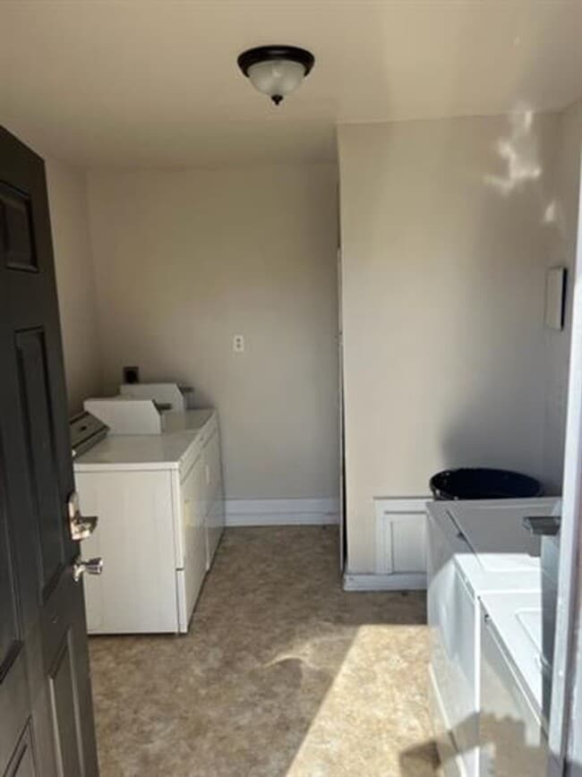 Building Photo - 1 Bed Duplex