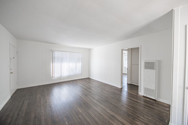 Building Photo - 15147 Dickens St