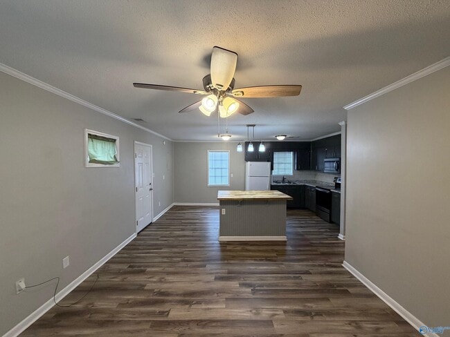 Foto del edificio - 1087 Seminary St