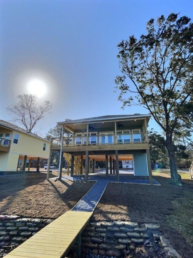 Foto del edificio - Fully furnished 2-bedroom house on the bayou