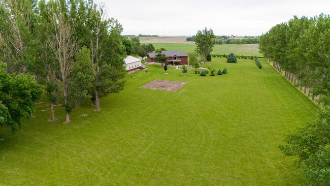 Building Photo - 4 Bedroom 3 Bath Acreage in Brandon, SD!