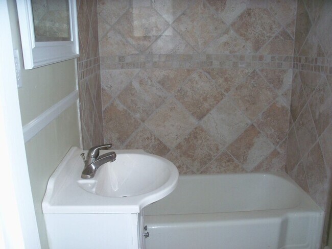 Building Photo - Remodeled one bedroom in Dilworth!