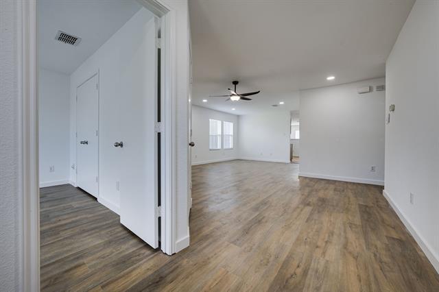 Building Photo - 3005 Lake Vista Dr