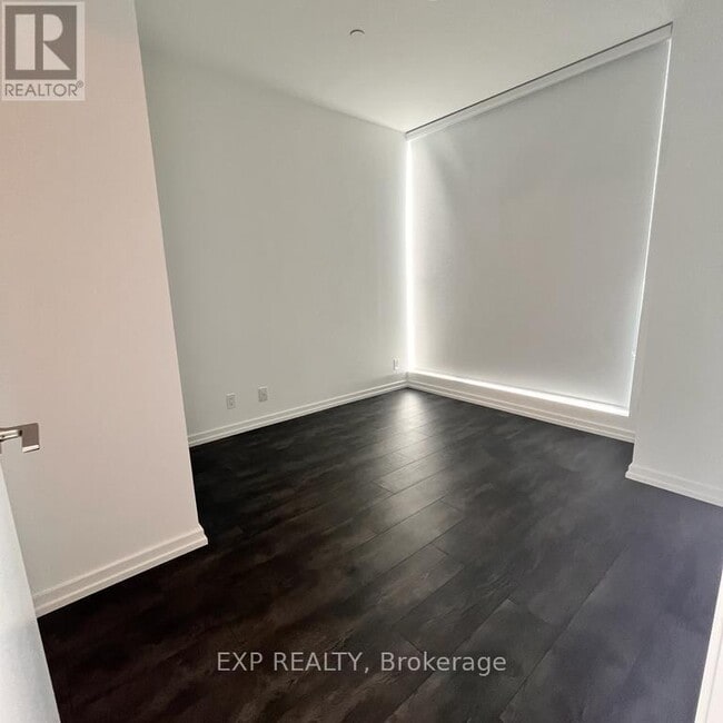 Photo du bâtiment - 1000 Portage Pkwy