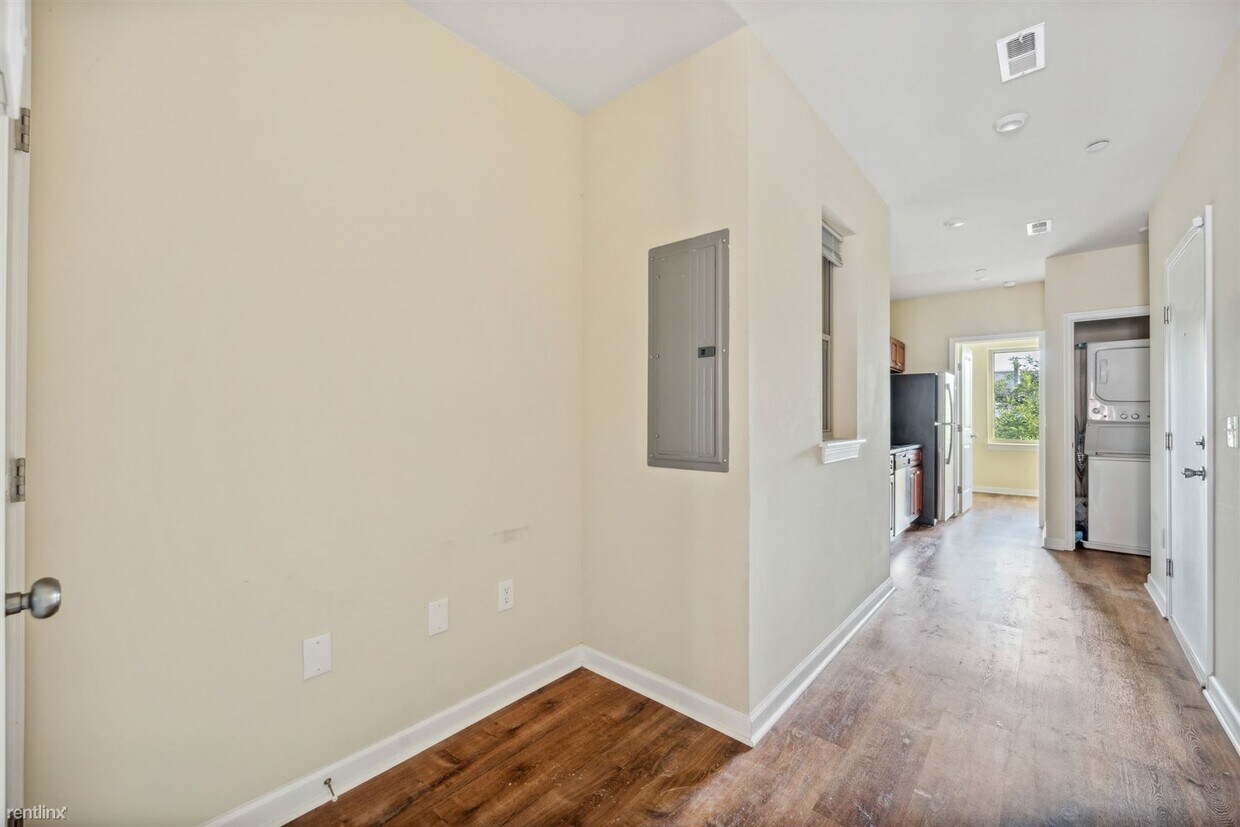 Primary Photo - 2 br, 1 bath Triplex - 1624 FONTAIN ST Unit 2