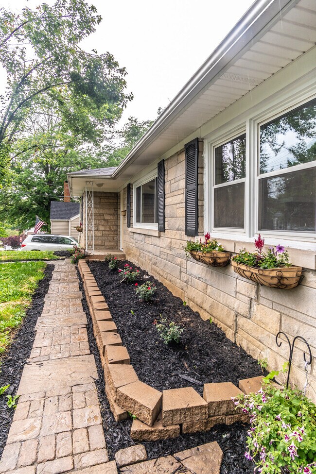 Building Photo - 411 Norwood Dr