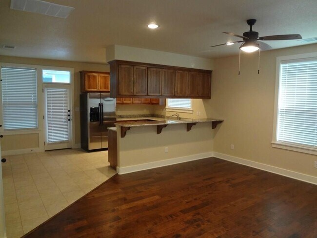Building Photo - 4527 Speedway