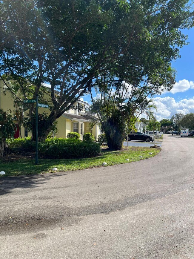 Foto del edificio - 1060 SW 111th Way