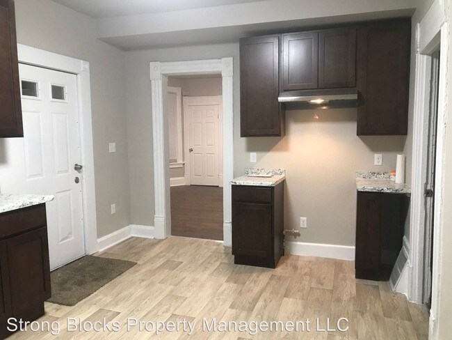 Building Photo - 4 br, 2 bath House - 2922 W WALNUT ST