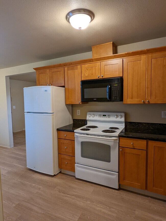 Building Photo - MOUNTAIN HWY E