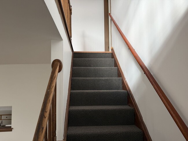 Building Photo - 18083 Vista Dr