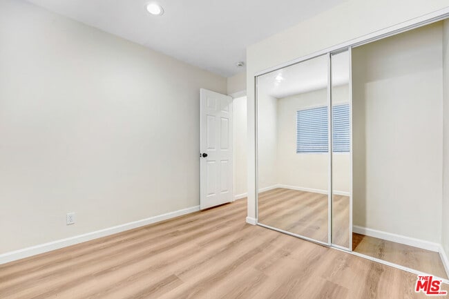 Foto del edificio - 845 N Hagar St