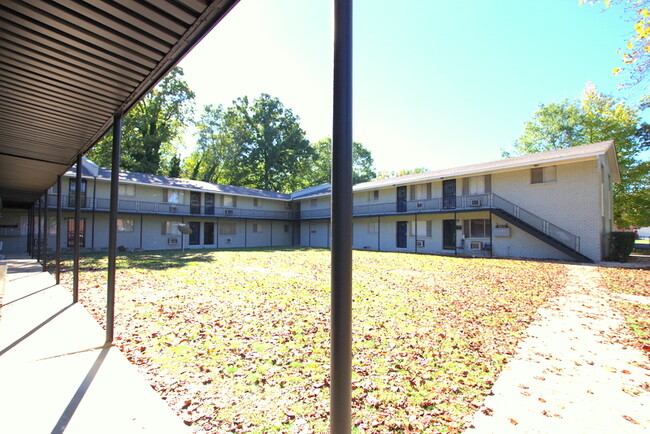 Building Photo - Grahamwood Flats