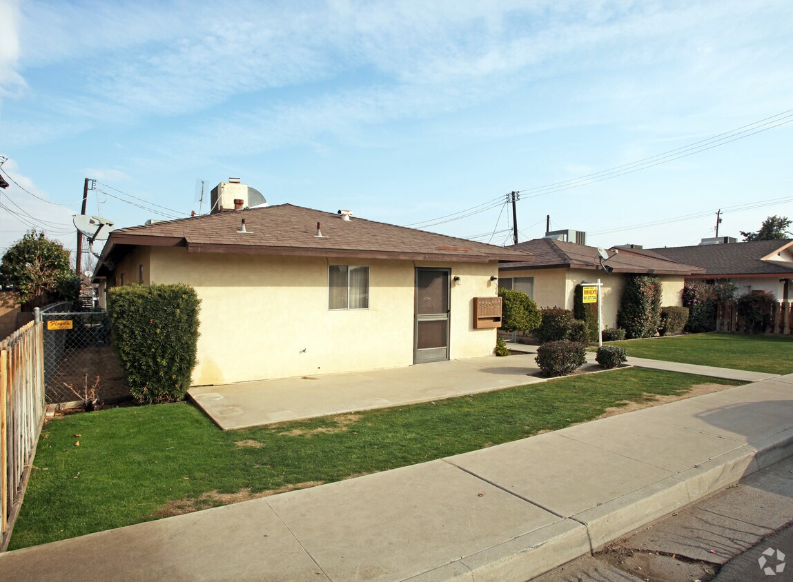 Building Photo - 826 30th St