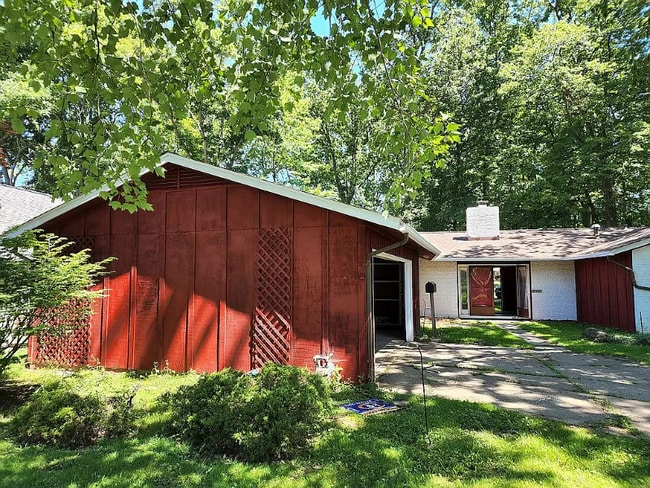 Building Photo - 724 Wyleswood Dr